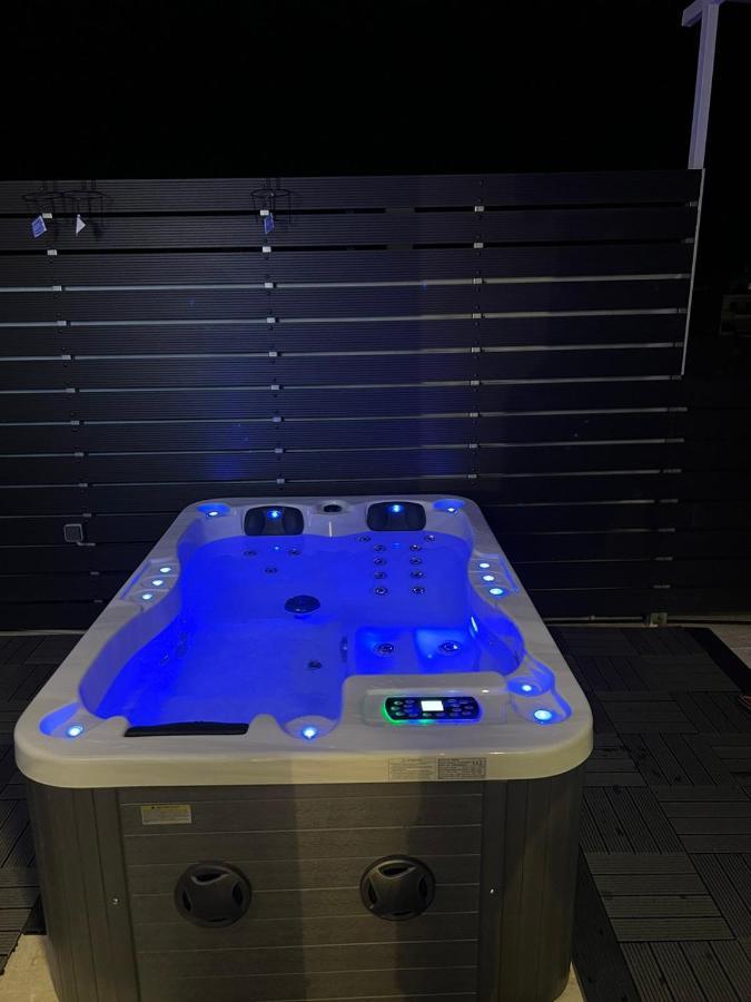 Loft Spa Greece - Enjoy Our Jacuzzi Kalamata Exteriér fotografie